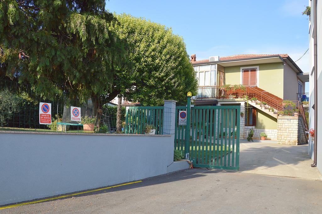 Giardino Apartment Umag Bagian luar foto