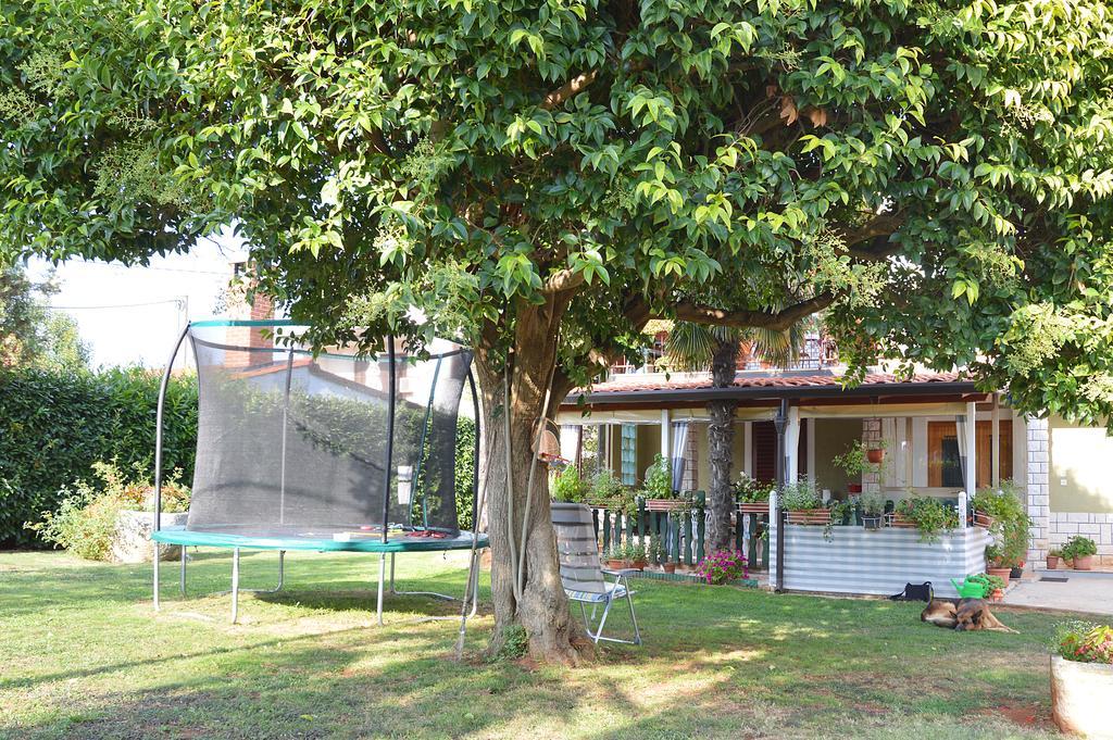 Giardino Apartment Umag Bagian luar foto